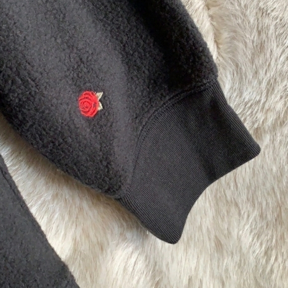 Victoria's Secret Pink Fuzzy Knit Crew Neck Roses Embroidered Pullover Size L - Picture 8 of 13